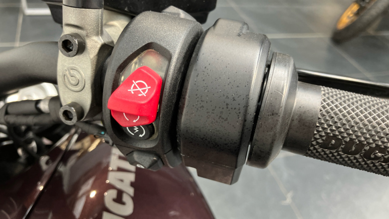 Ducati X Diavel V4 Burning Red (25MY)
